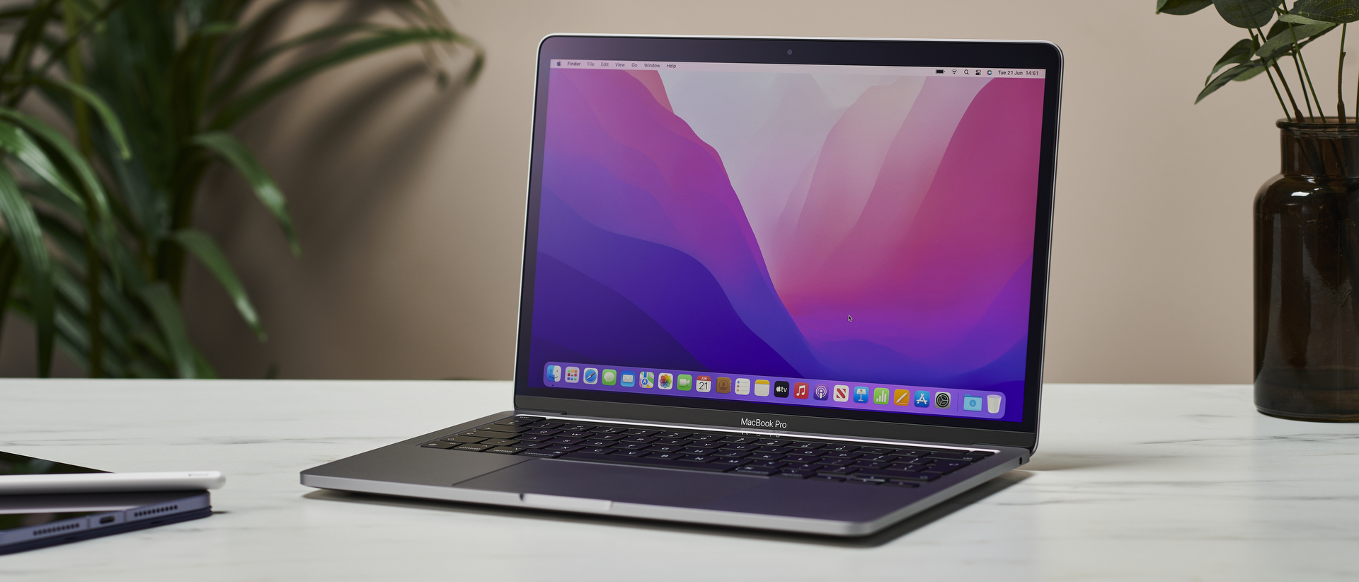 MacBook Pro 2022 con chip M2, 13 pulgadas, usado en muy buen estado en República Dominicana