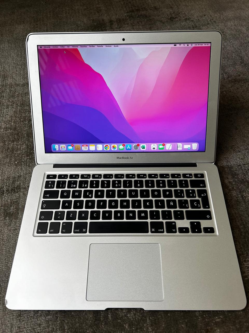 MacBook Air 2020 en excelente estado, sin cargador ni caja