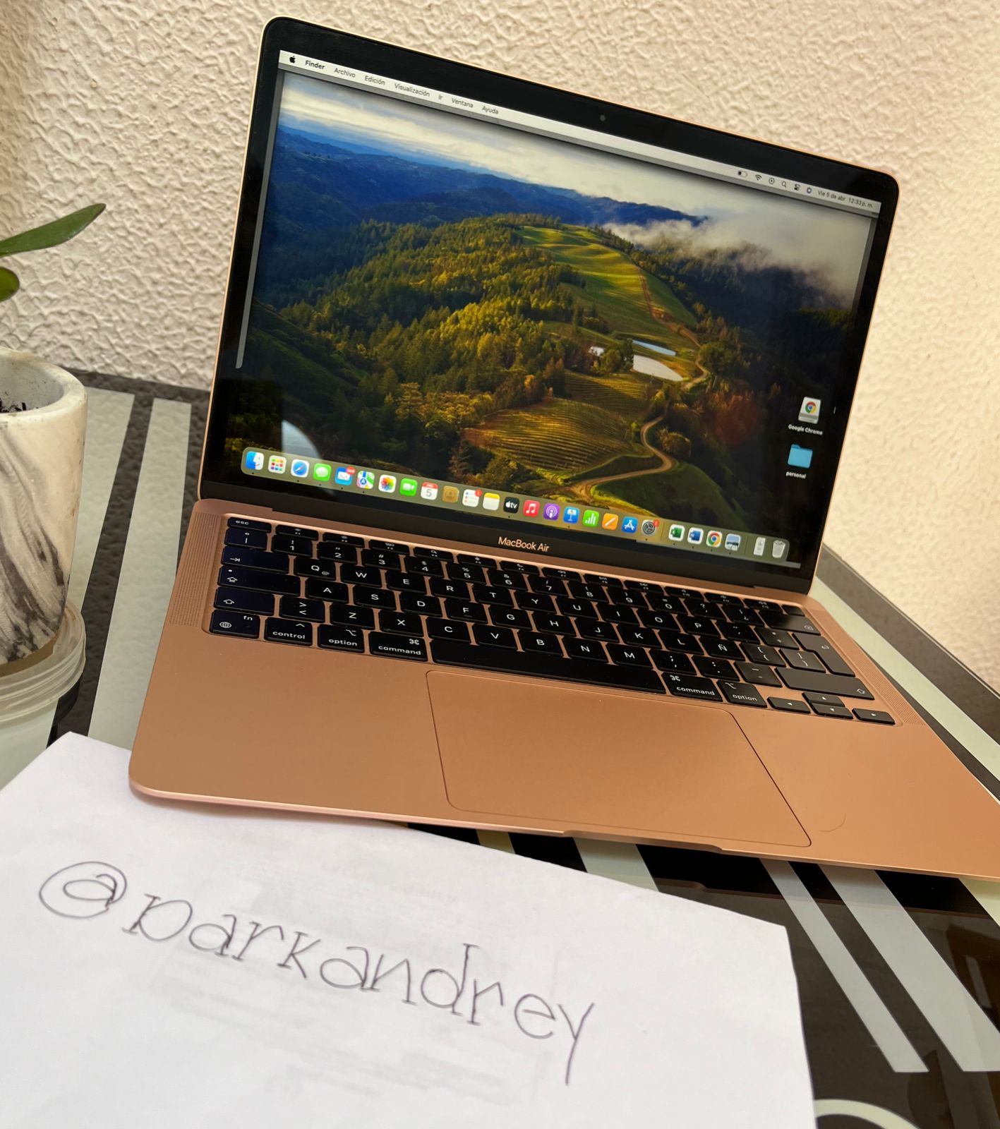 MacBook Air 2020 en excelente estado, sin cargador ni caja en República Dominicana
