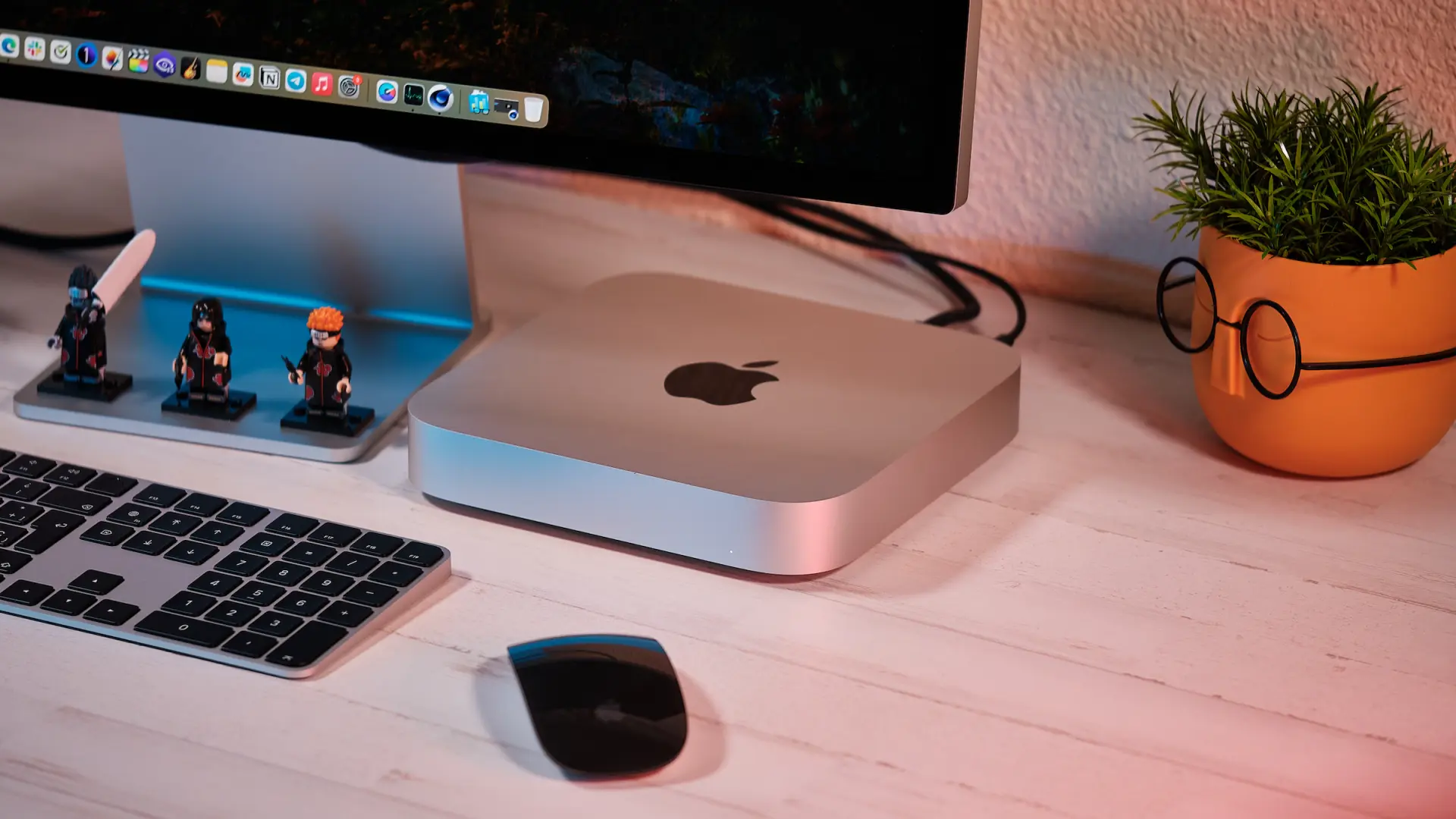 Mac Mini M4 de 256GB con accesorios incluidos, usado menos de 1 año