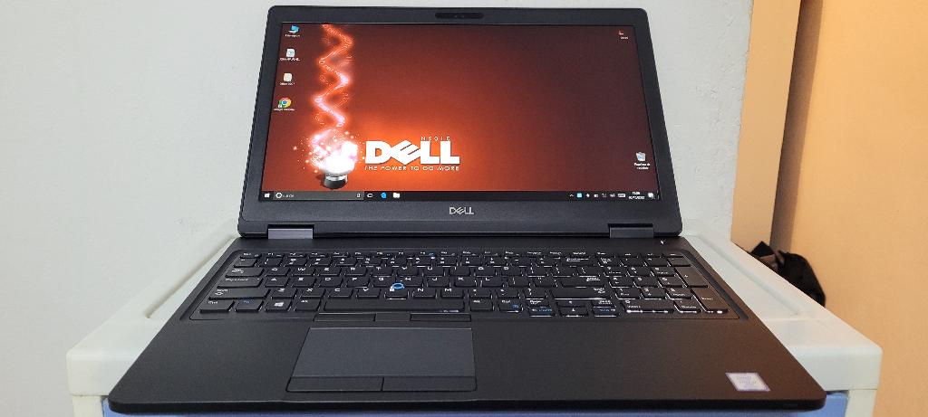 Laptop Dell 5590 17" Touch Core i7 8ª Gen, 16GB RAM DDR4, SSD 512GB, Gráficos 8GB