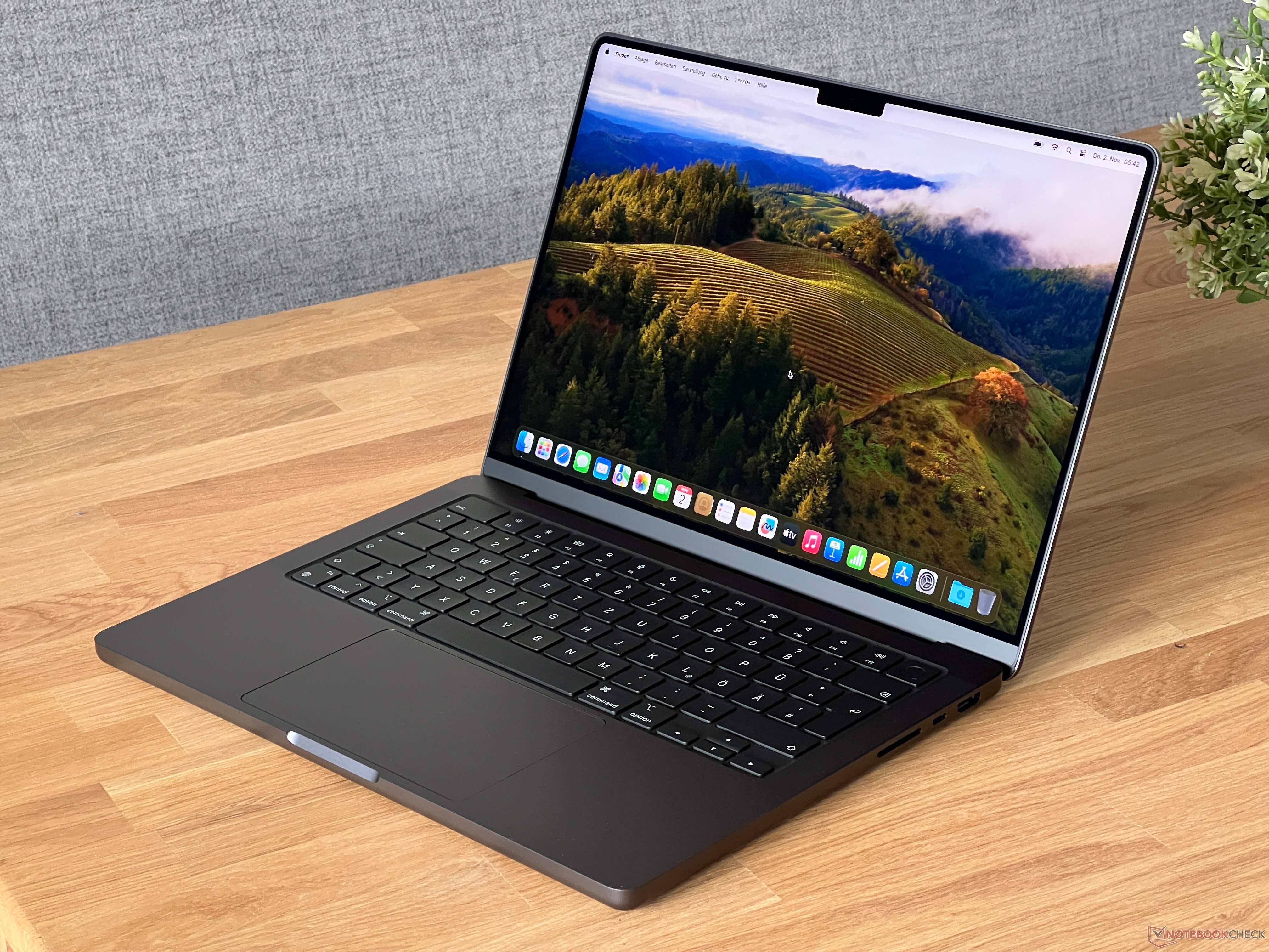 MacBook Pro 14" con chip M3, 512 GB de almacenamiento y 18 GB de RAM