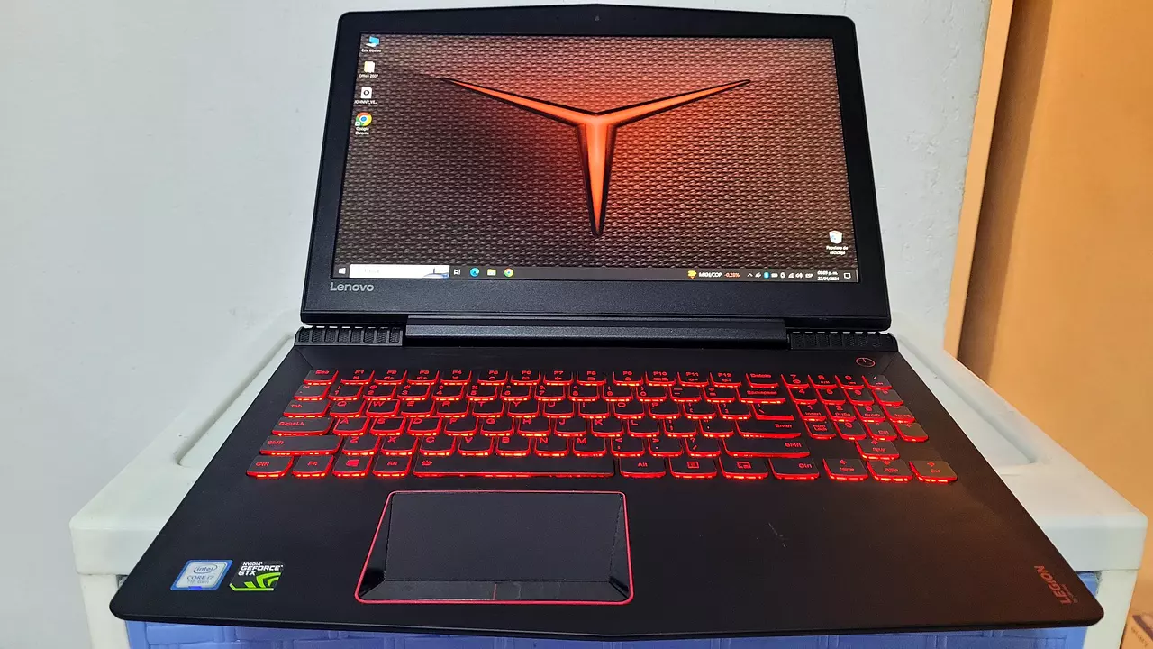 Laptop Lenovo ThinkPad E560 17" Core i7 6ª Gen, 16GB RAM, SSD 512GB, Video Dedicado 8GB