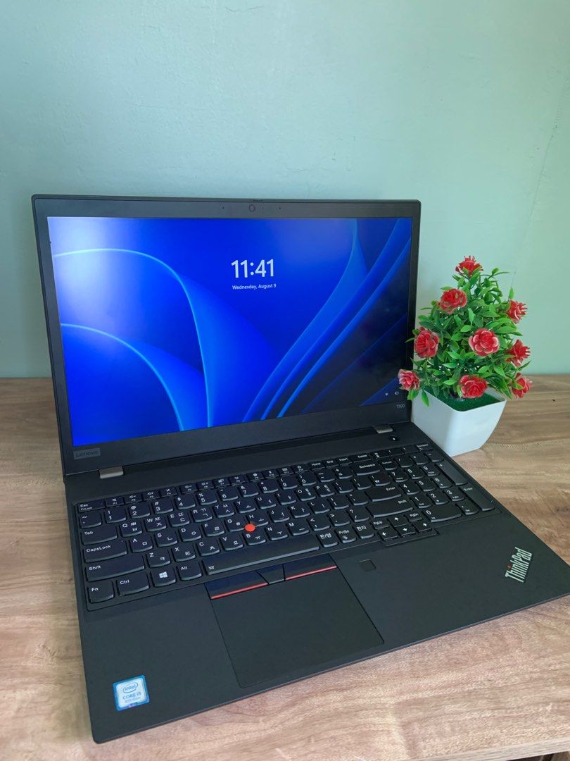 Laptop Lenovo T580 de 17" Touch, Intel Core i5 8ª Gen, 16GB RAM DDR4, SSD 128GB + HDD 1TB, Video 8GB en República Dominicana