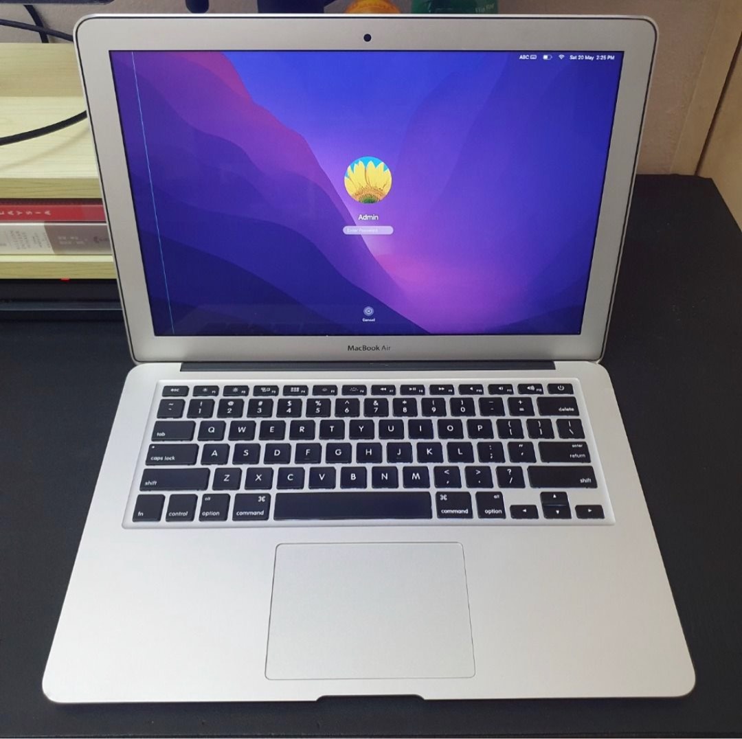 MacBook Air 13" 2015 con procesador i5 y 8GB RAM en excelente estado en República Dominicana
