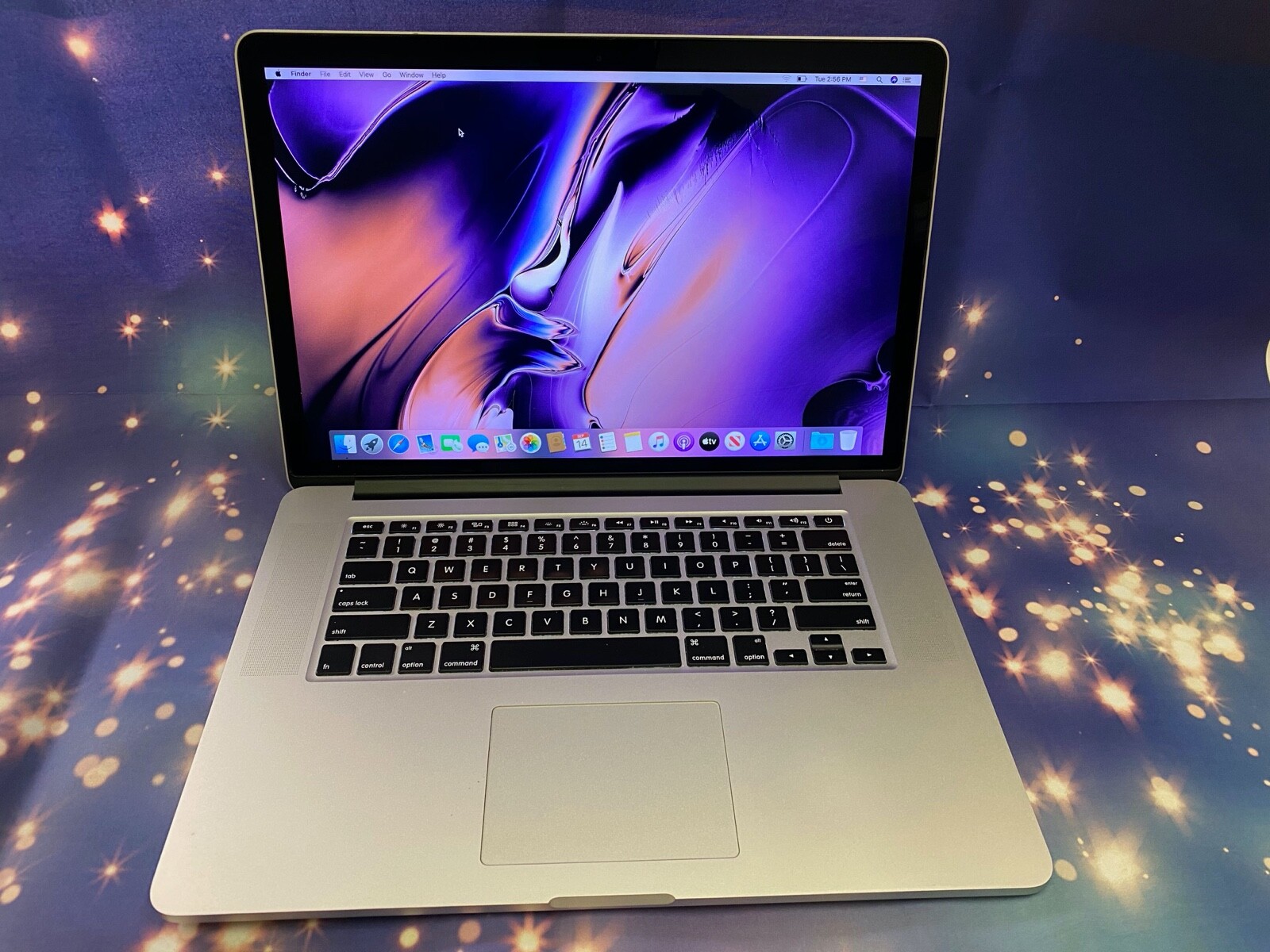MacBook Pro Retina 15.4" Core i7 16GB RAM 500GB SSD Mid 2015 Negro en República Dominicana