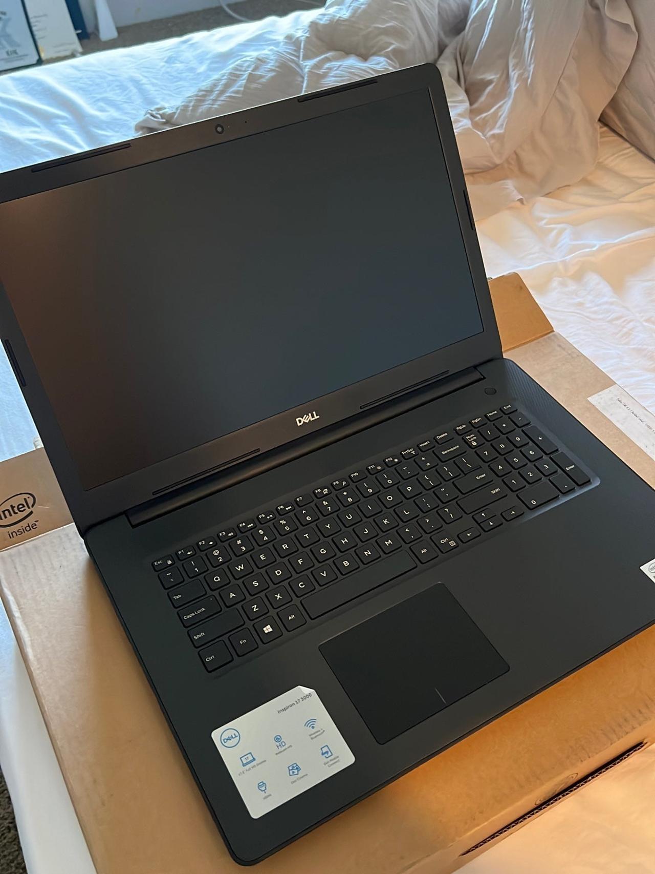 Laptop Dell Inspiron 17.3” con Procesador Intel Core i3, 8GB RAM, SSD 256GB y Salida HDMI en República Dominicana