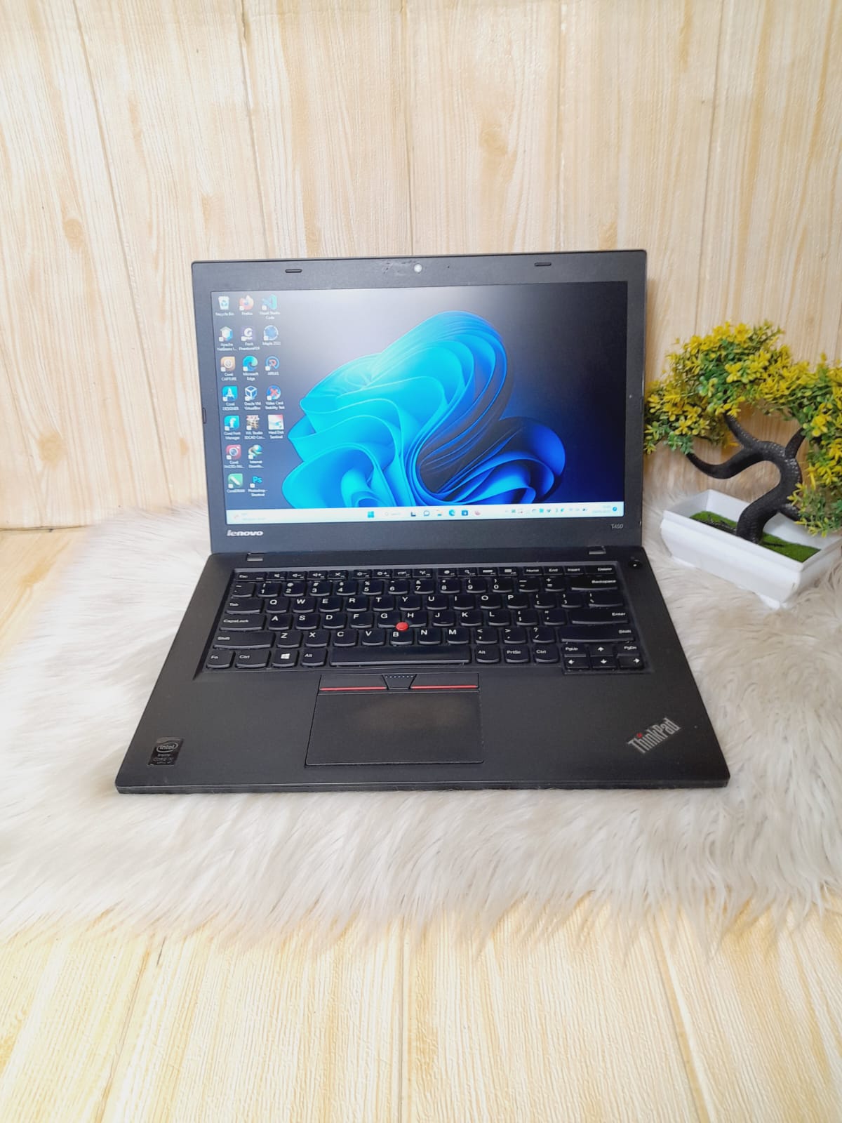 Laptop Lenovo ThinkPad T450 con procesador Intel Core i5, 8GB RAM y disco duro de 500GB en República Dominicana