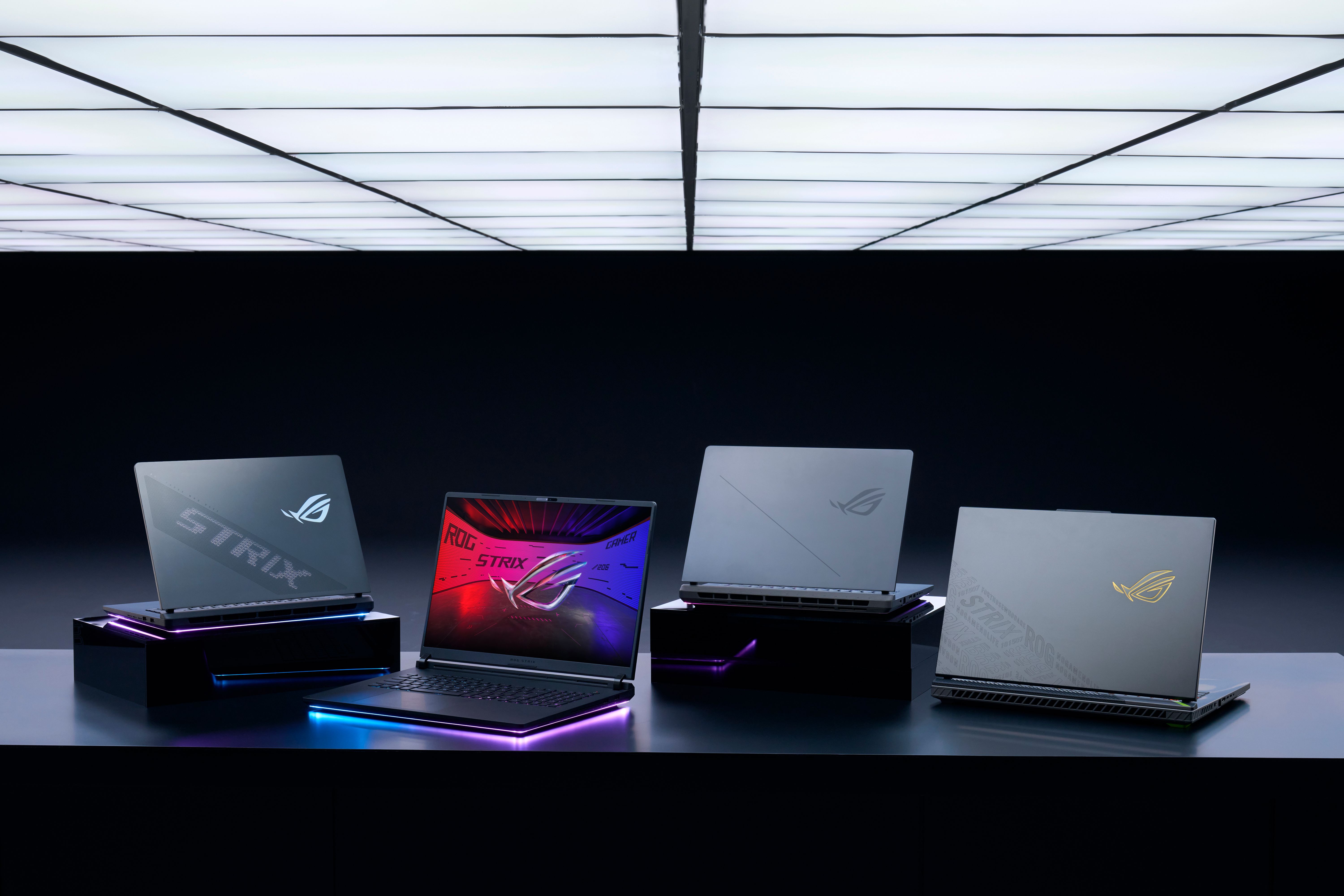 Portátil ASUS ROG Strix G16 2025 con pantalla 16" 3ms, RTX 5070, Ryzen 9 8940HX, 16GB RAM, 1TB SSD