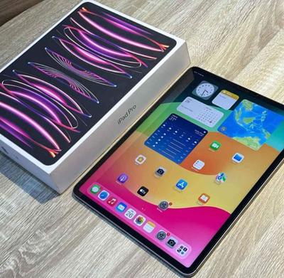Apple iPad Pro 12.9" 2022 con Chip M2, 6ª Generación, 1TB SSD y Cámara de 12 MP
