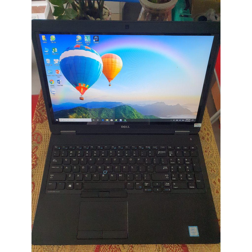 Laptop Dell Inspiron 5570 de 17" con procesador Intel Core i5 6ª Gen, 8GB RAM DDR4 y SSD 256GB en República Dominicana