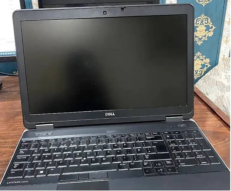 Portátil Dell Latitude 6540 de 17" con Intel Core i7, 16GB RAM, SSD 512GB y Doble Tarjeta Gráfica en República Dominicana