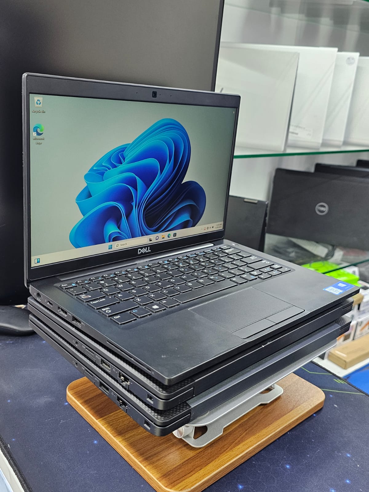 Dell Latitude 7490 con pantalla táctil, 8ª generación Intel Core i7, 8GB RAM, 256GB SSD
