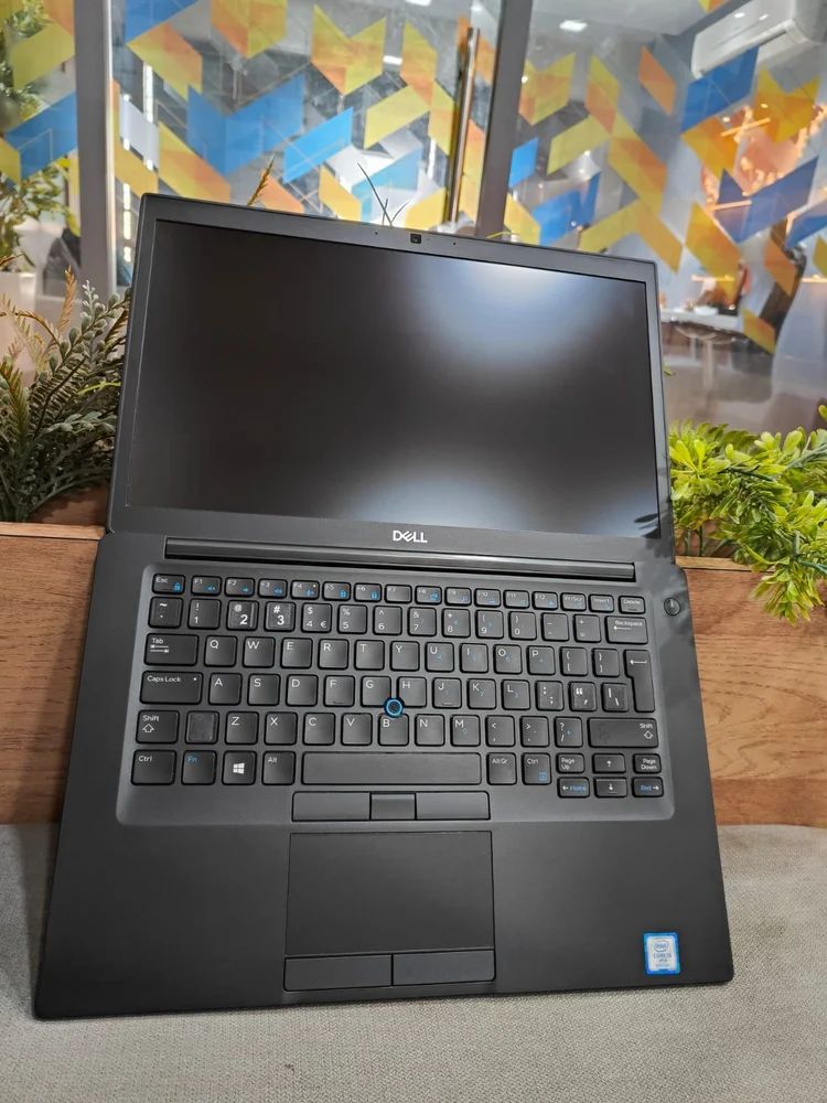 Dell Latitude 7490 con pantalla táctil, 8ª generación Intel Core i7, 8GB RAM, 256GB SSD en República Dominicana