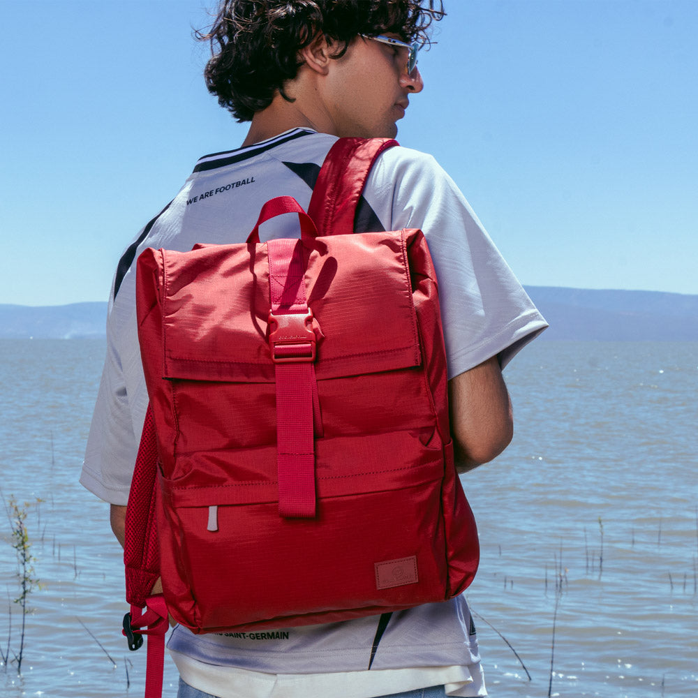 Mochila Tesla Antirrobo para Laptop 15.6" con Puerto USB y Candado TSA Roja en República Dominicana