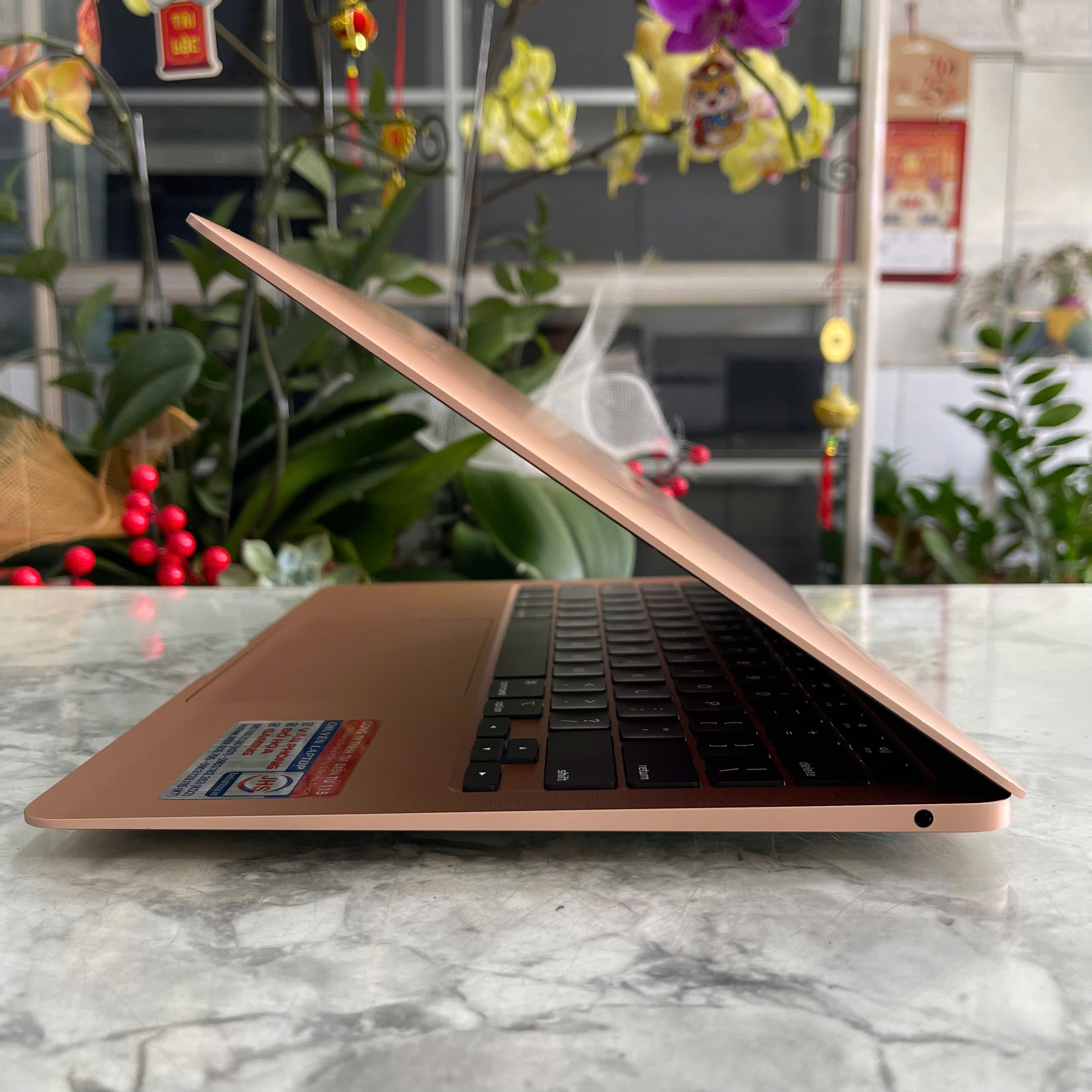 MacBook Air 13" 2020 con 256GB SSD y 8GB RAM en Caja en República Dominicana