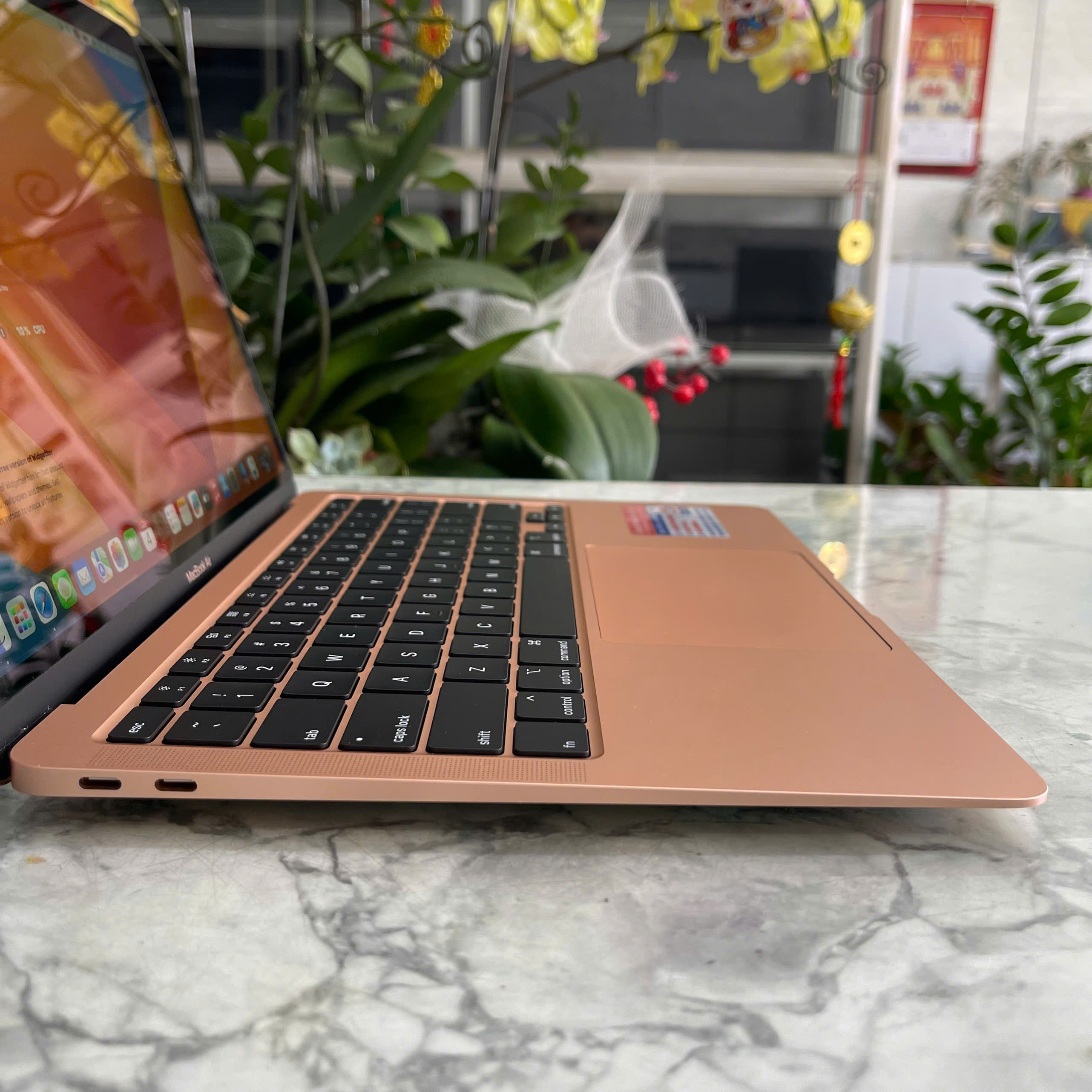 MacBook Air 13" 2020 con 256GB SSD y 8GB RAM en Caja en República Dominicana