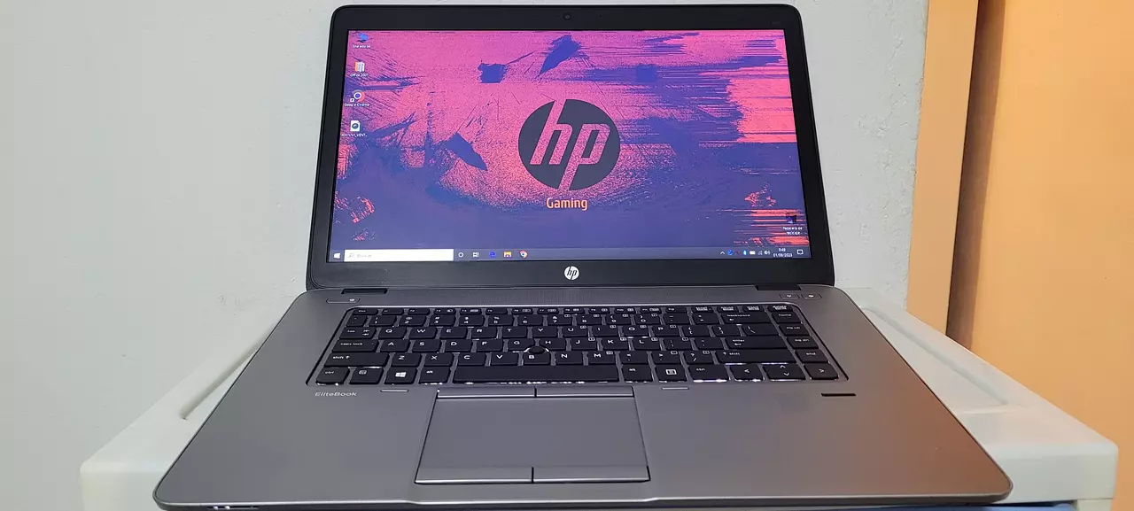 Laptop HP EliteBook 17" con Intel Core i5, 8GB RAM, SSD 256GB y WiFi