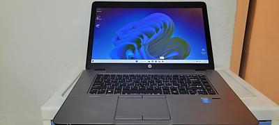 Laptop HP EliteBook 17" con Intel Core i5, 8GB RAM, SSD 256GB y WiFi en República Dominicana