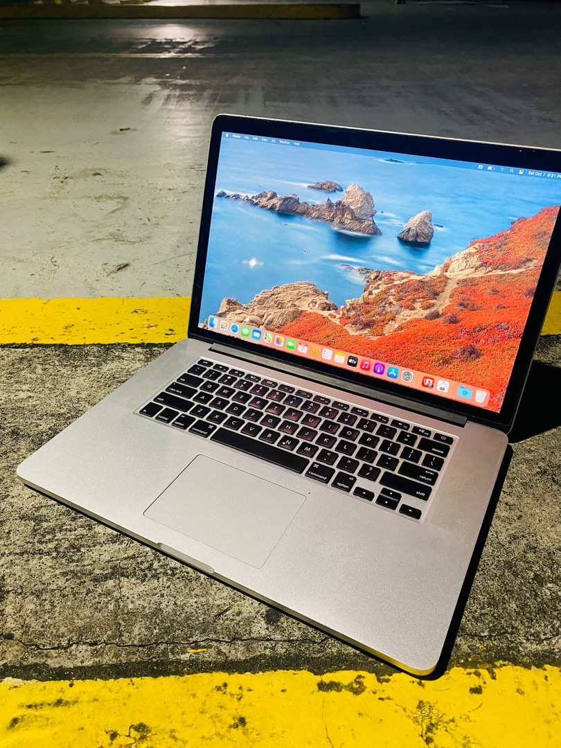MacBook Pro Retina de 15 pulgadas modelo 2014 con doble cargador original en República Dominicana