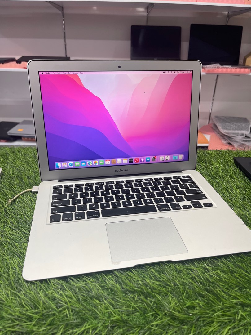 MacBook Air 13.3" Core i5 1.6GHz RAM 4GB SSD 128GB Modelo 2015