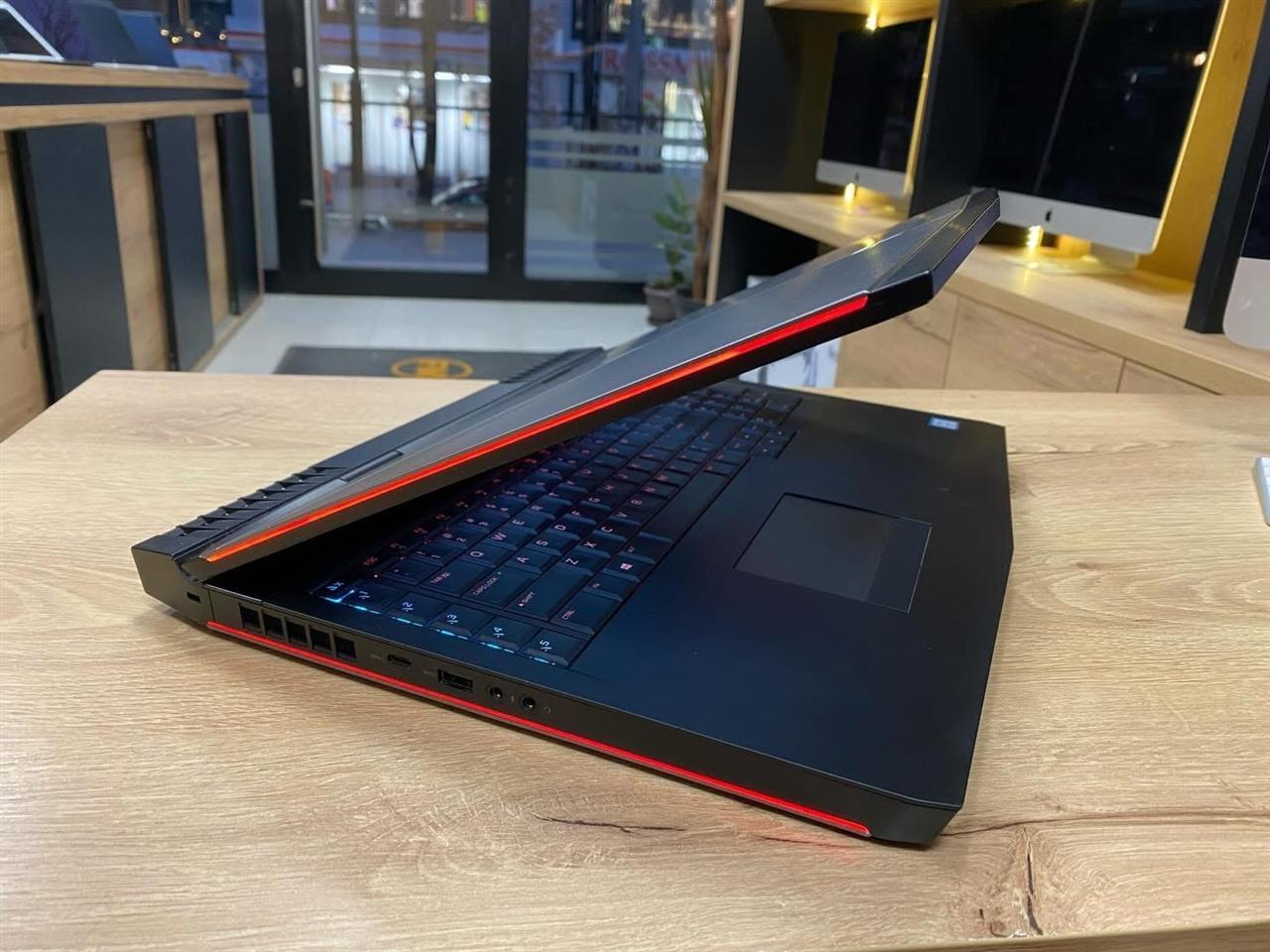 Laptop Gaming Alienware 17" Core i7 7ma Gen, 16GB RAM DDR4, GTX 1070 8GB Dedicada