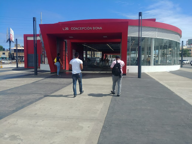 Laptop portátil ideal para trabajo y estudio, fácil de transportar cerca de estación Concepción Bona en República Dominicana
