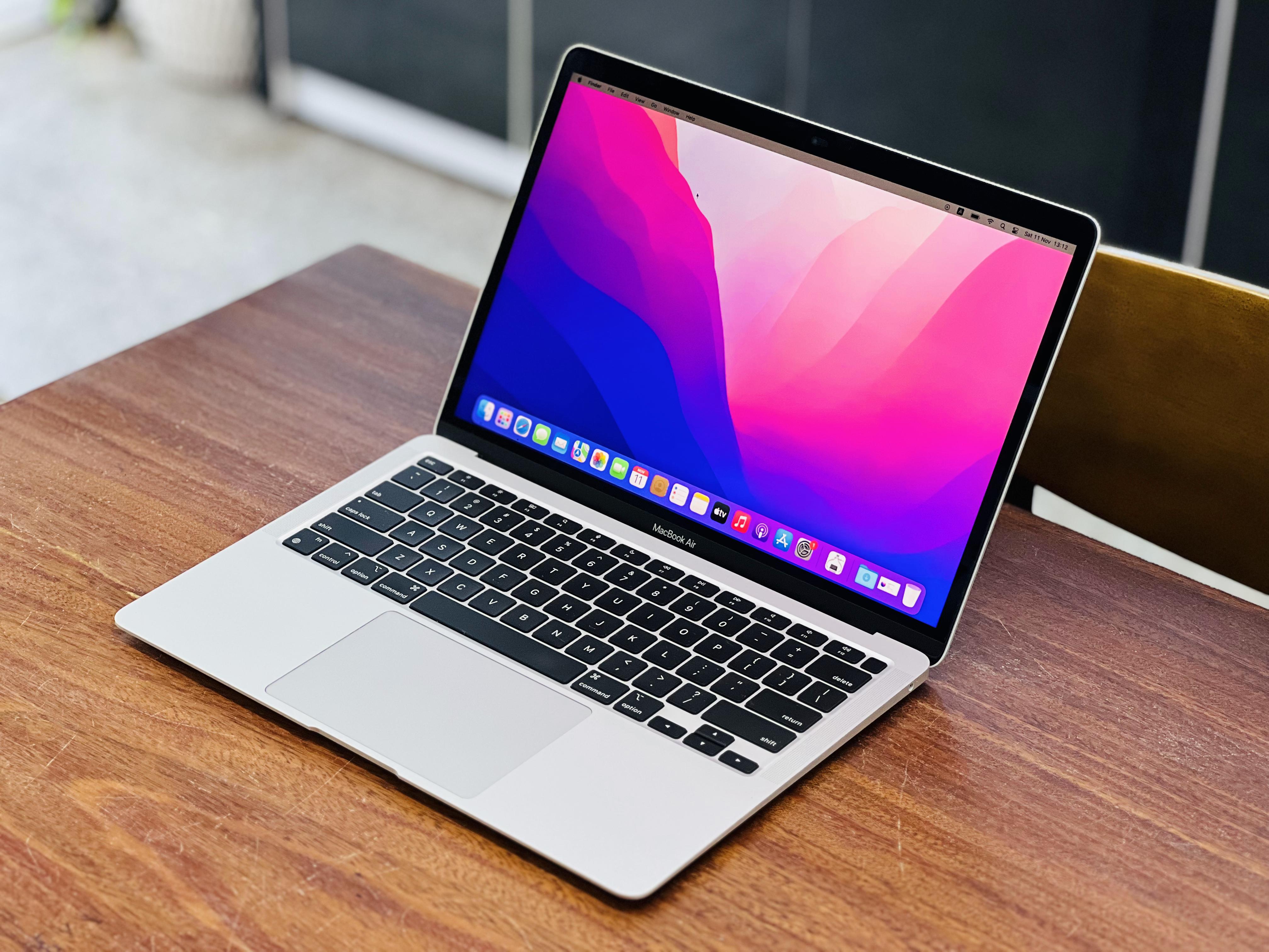 MacBook Air 2020 con chip M1, 256 GB, excelente rendimiento y batería saludable