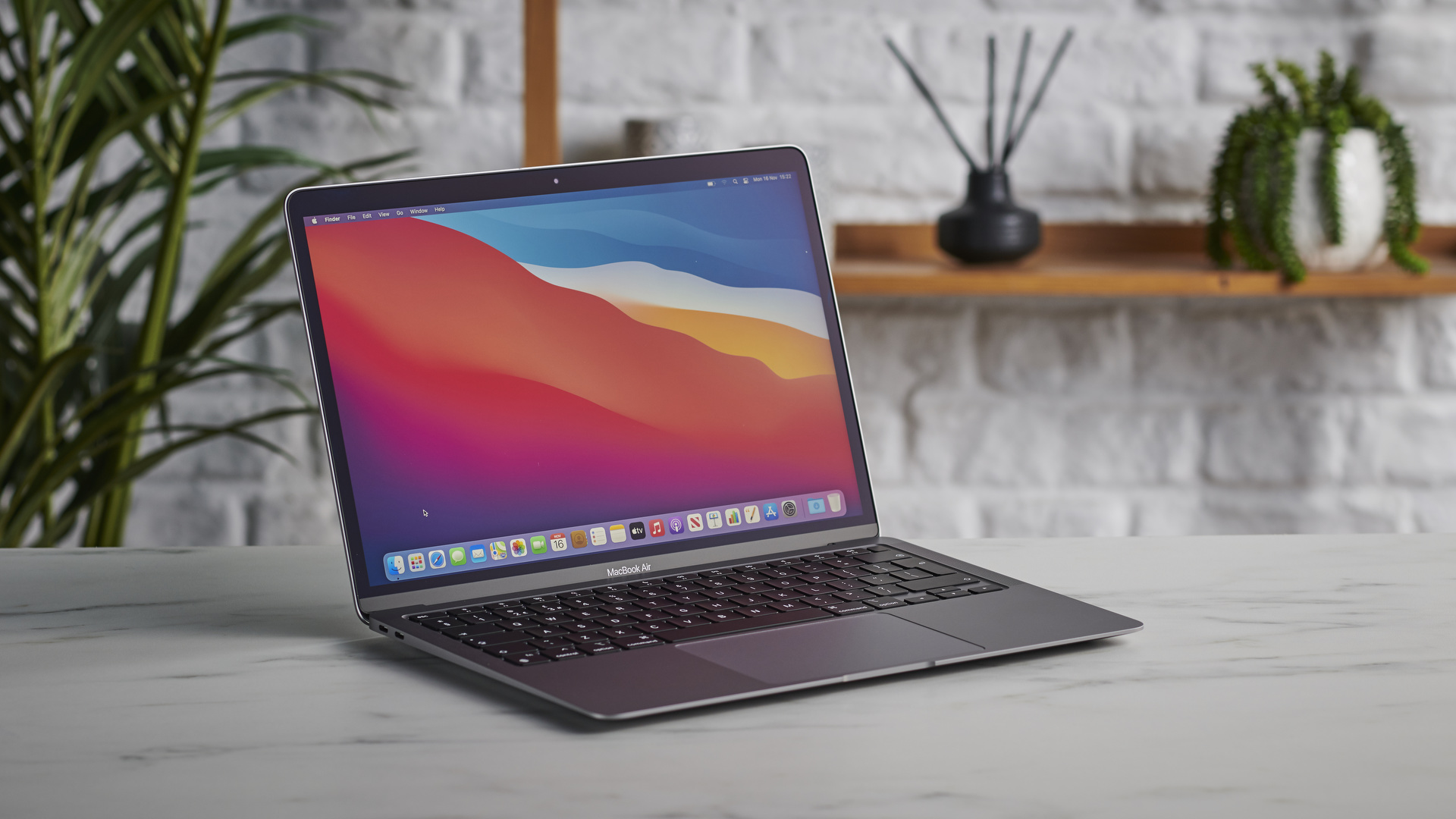 MacBook Air 2020 con chip M1, 256 GB, excelente rendimiento y batería saludable en República Dominicana