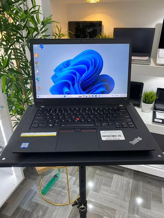 Laptop Lenovo T490 de 14" con Procesador Intel Core i5 8ª Gen, 8GB RAM DDR4 y SSD 512GB en República Dominicana