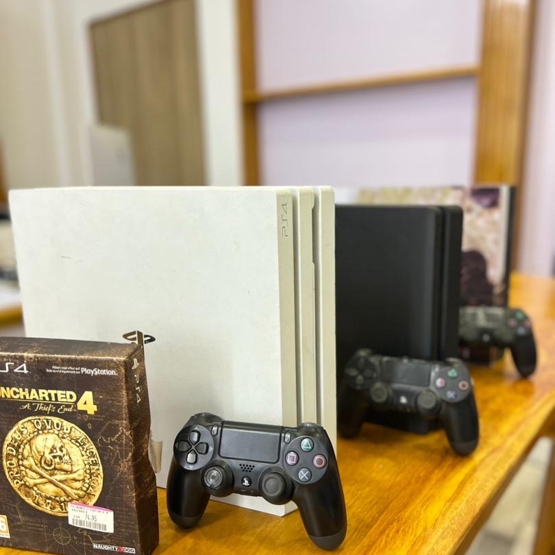 Sony PlayStation 4 Consola Modelo Básico en República Dominicana