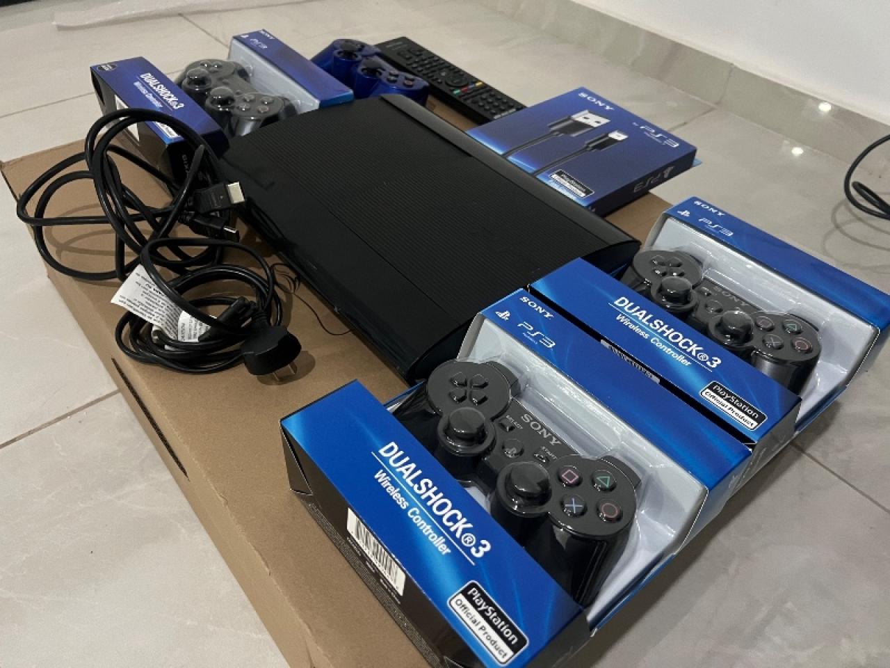 Sony PS3 Super Slim Consola