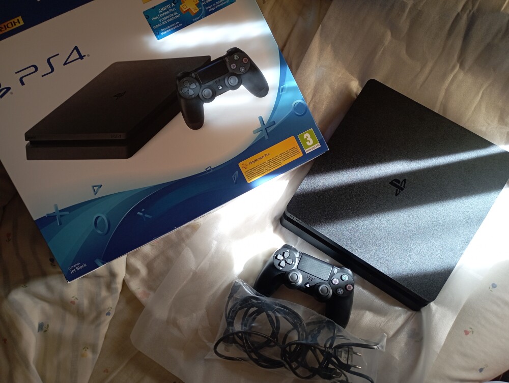 Sony PlayStation 4 Consola Modelo Estándar en República Dominicana