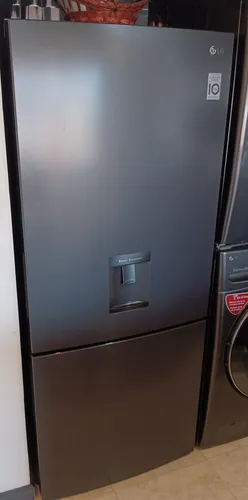 LG Refrigerador 2 Puertas con Dispensador