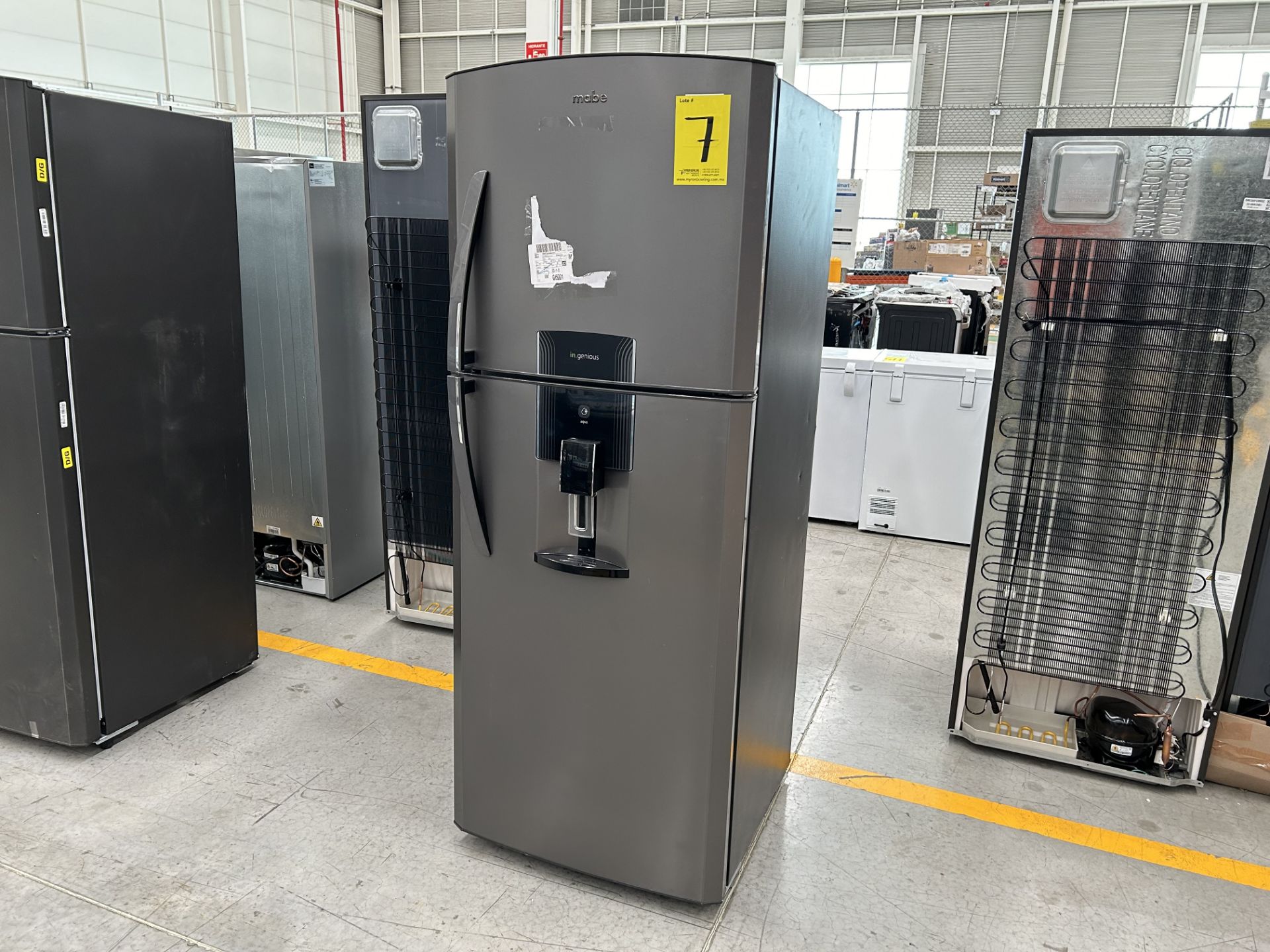 Mabe Nevera Gris con Dispensador y Congelador