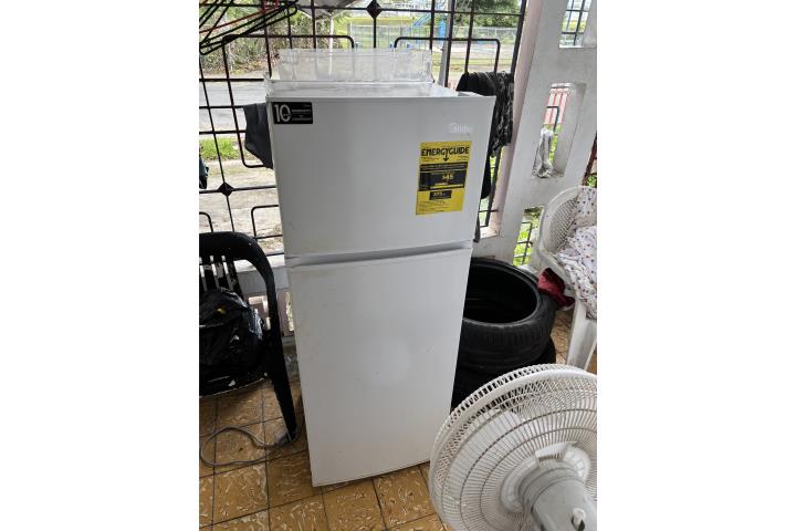 Frigidaire Nevera Dos Puertas Cromada en República Dominicana