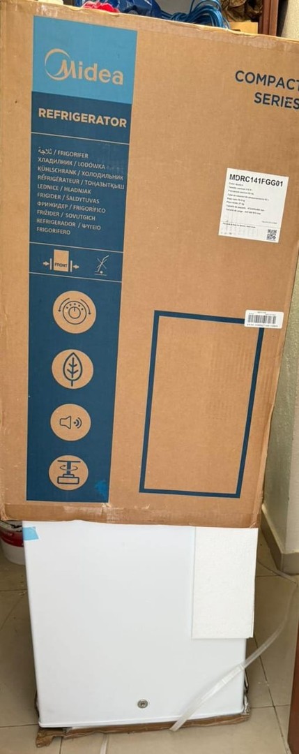 Midea Nevera Ejecutiva Modelo Compacto en República Dominicana