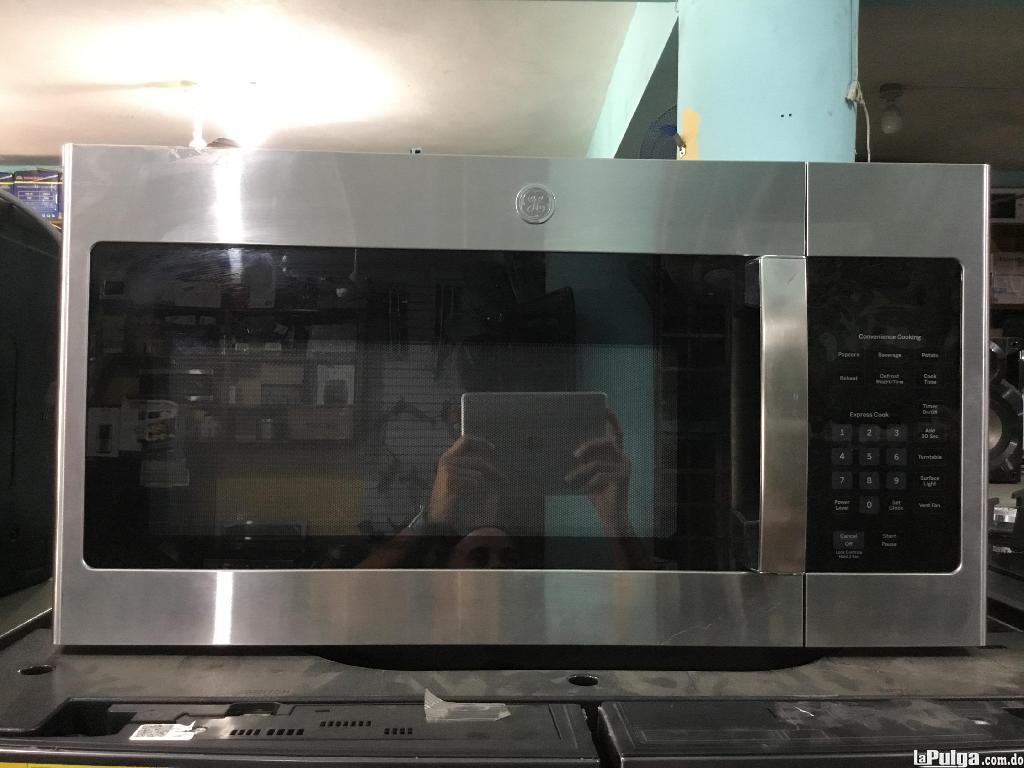 General Electric Microondas con Extractor Modelo Cocina