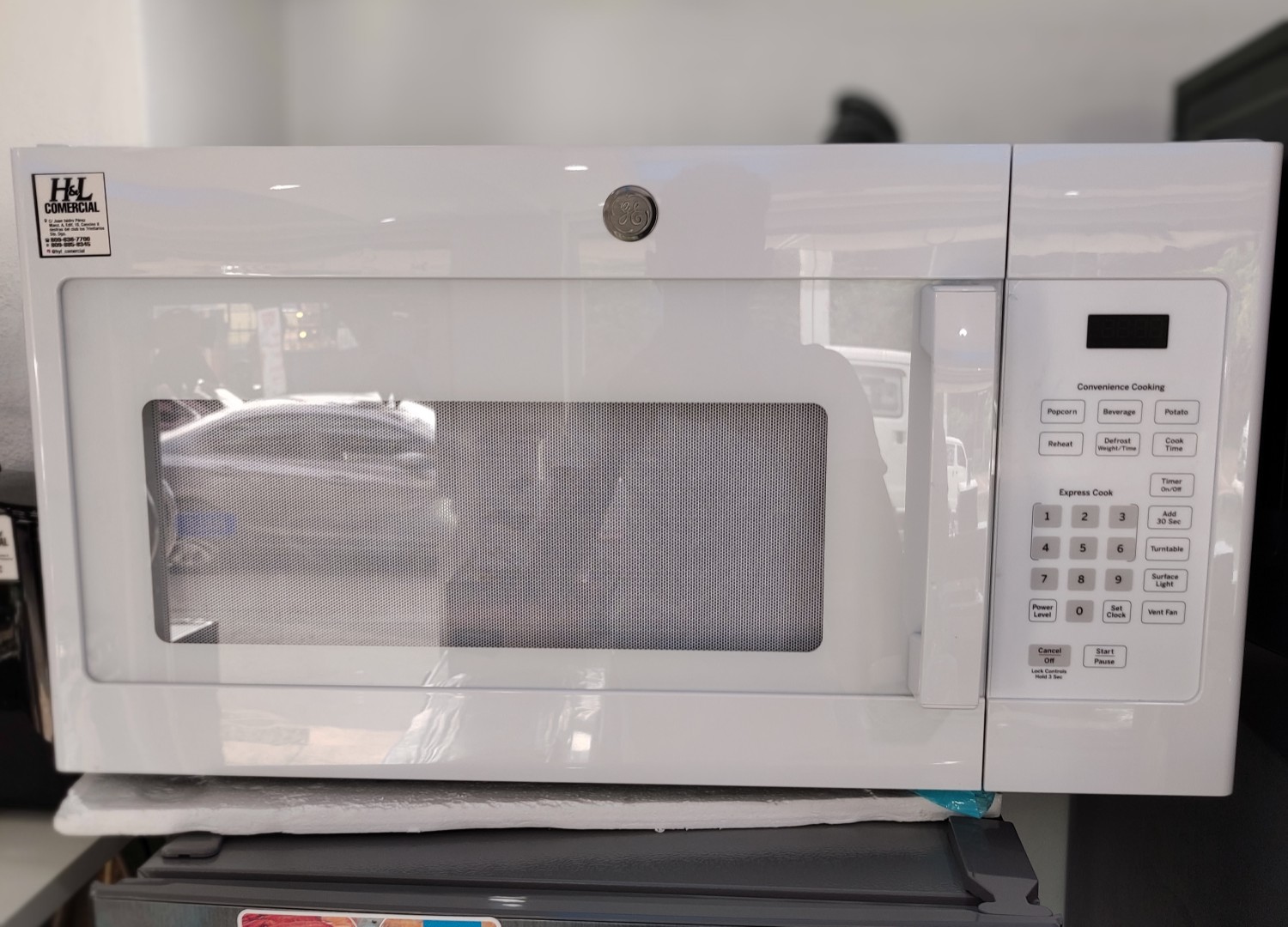 General Electric Microondas con Extractor Modelo Cocina en República Dominicana