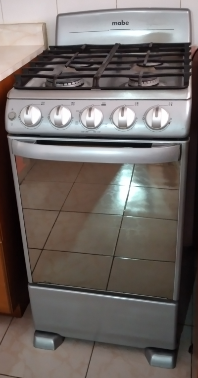 Estufa Mabe blanca modelo estándar en República Dominicana