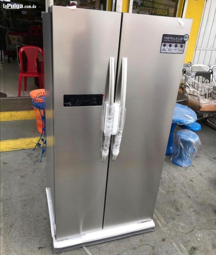 Nevera LG modelo libro dos puertas en República Dominicana