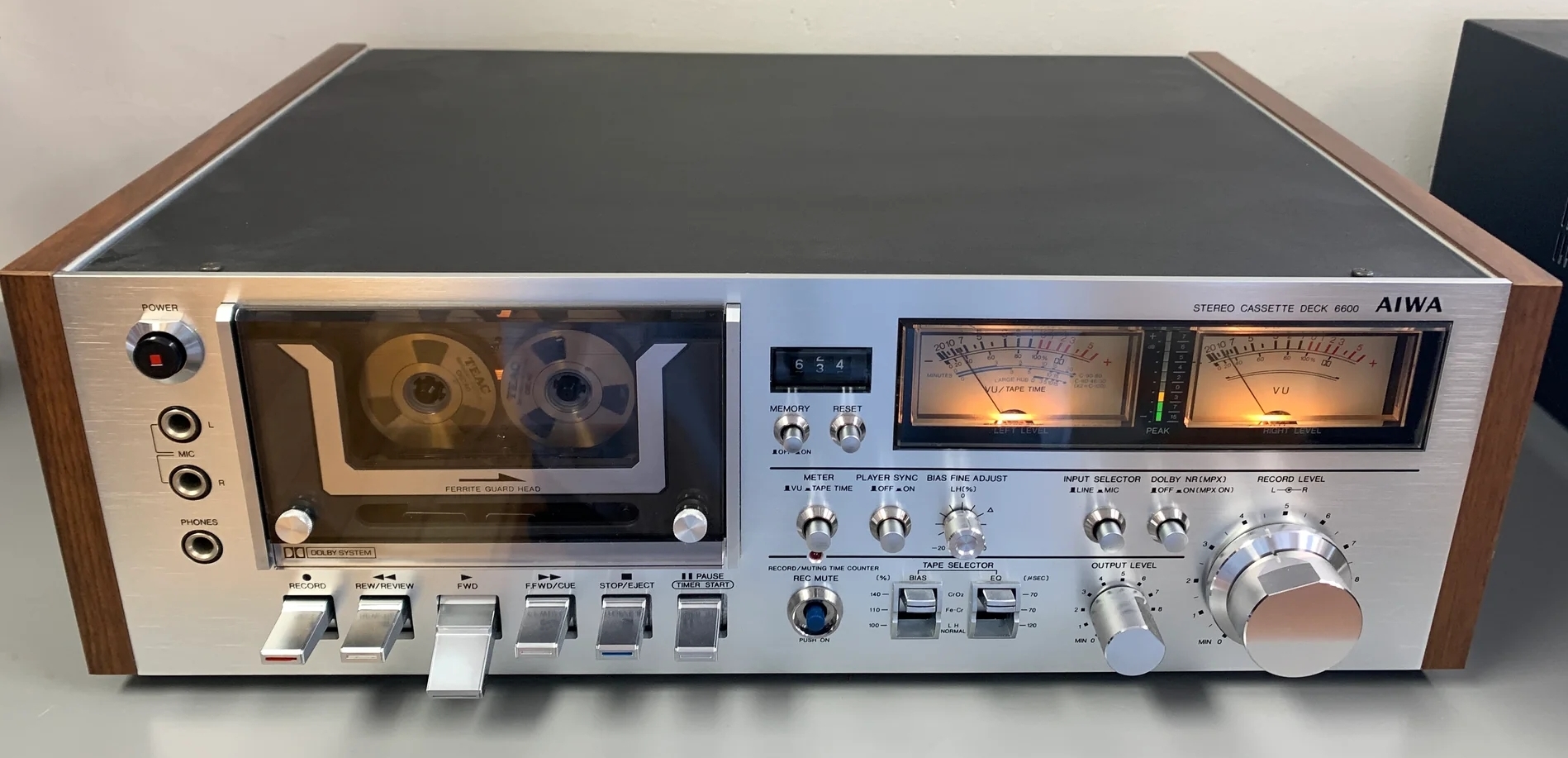 Microondas AIWA Modelo 6600