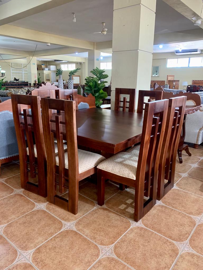 Comedor Caoba Modelo Clásico en República Dominicana