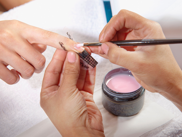 Técnica Profesional en Uñas de Gel