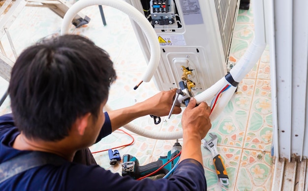 Técnico Electricista y mantenimiento Aire Acondicionado