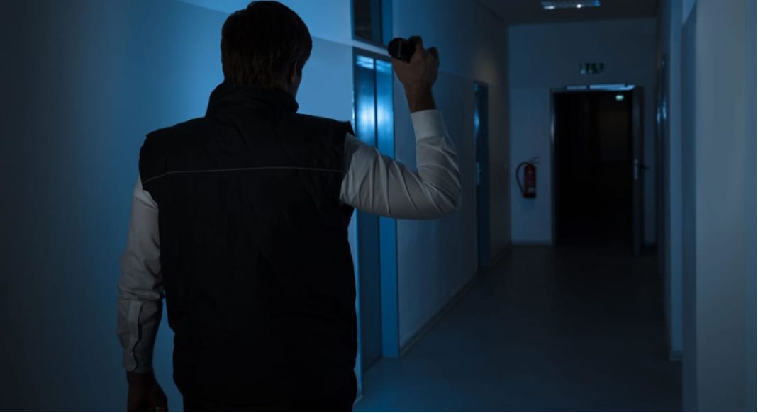 Seguridad Nocturna Masculina Segura