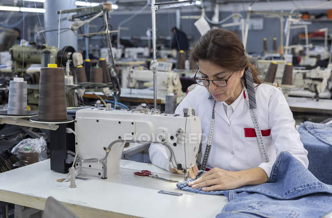 Máquina industrial para coser Merrow cover